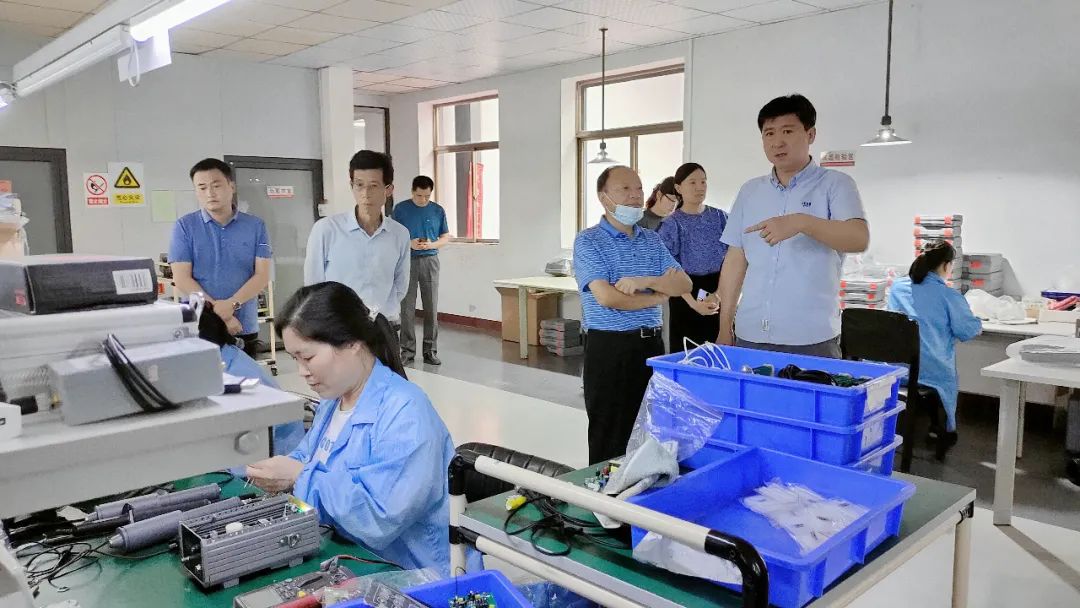 湖南省特種設(shè)備管理協(xié)會(huì)、長(zhǎng)沙宏特公司等領(lǐng)導(dǎo)、專家一行來(lái)公司考察交流